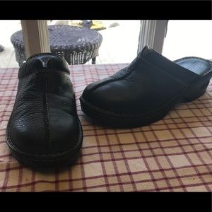 EUC Women’s Born black Mules size 9